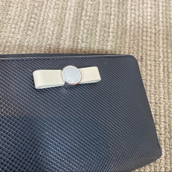 Marc Jacobs Black Small Wristlet With Zippered Coin Area - Picture 12 of 13